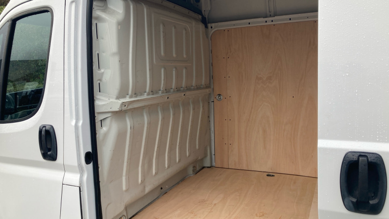 Citroen Relay 35 L3 Diesel 2.2 BlueHDi H2 Van 140ps Enterprise Edition